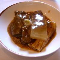 龍天門 - 牛肉と大根の煮込み