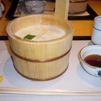 京懐石とゆば料理 松山閣 JR京都伊勢丹店 - 温かい豆乳にゆば
