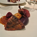Astrance - 鳩のロースト　クランベリーソース　紫芋のペースト