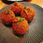 comodo - 和牛とポルチーニ茸のコロッケ