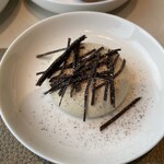 est - トリュフたっぷりのアイスクリーム