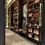 est - レストランに行く途中の、通路？