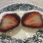 翠江堂 丸の内店 - 苺が横向きに入ってました