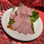 個室型焼肉　鞍牟 - 九州産黒毛和牛ロース肉。