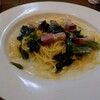 レストラン&スイーツ うふふ - ベーコンとほうれん草のクリームパスタ。