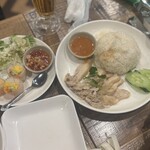 バンコック ポニー食堂 茅場町店 - 左が生春巻き、右がカオマンガイ