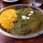 ゴカルナ - ほうれん草とチキンカレー