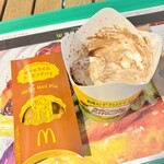 マクドナルド - 料理写真:塩キャラメルアーモンドパイ
マックフルーリー(きのこの山とたけのこの里)