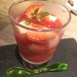 ビストロピット - 緑のスプーンとの色彩調和（対比？）もすてきです。