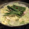 個室居酒屋厨房 はちまる - 【 博多塩もつ鍋 】福岡の名店と同じ塩ダレをつかったスタミナがつくもつ鍋。トッピング無しでも充分なボリューム