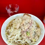 ラーメン二郎 三田本店 - 小　麺少な目　ヤサイアブラ　700円