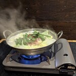 個室居酒屋厨房 はちまる - モツは大きめに切ってくれていて噛み応え抜群