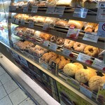 エーワンベーカリー - ショーウィンドウ