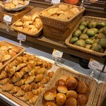 バケット - 食べ放題のパン(一部)