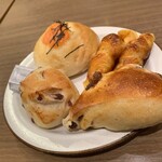 バケット - 食べ放題のパン(一部)