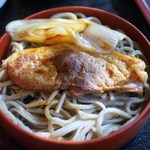 手打 神代そば - そばの上に鴨焼きを載せてみた