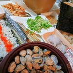 ヤマザワ - 料理写真:あさりといいだこは酒蒸し、たらこと焼き鮭はほぐします♫