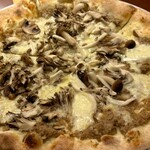 マーケットレストラン AGIO - 生地はパリパリふわふわで美味しくいただきました。