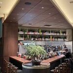 たん之助酒場 - 天井が高くてビル中でも開放感あり