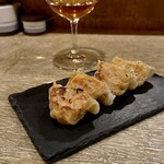 餃子とワイン 果皮と餡 - 