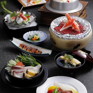 総料理長自慢の懐石をごゆっくりとお食事をお楽しみ頂けます。