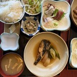 魚魚料理 仙華 - 子持ちカレイと刺身定食