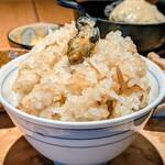 椛凛 炭ときどき薪 - 牡蠣と生姜の炊き込みご飯(大盛り)