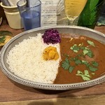 よすが舎 - 月替り ポークビンダルーご飯大盛り、ミニカレー 週替り バターチキンカレー
