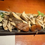 水炊き 季節料理 新宿なごみ - 【季節物】きのこ焼き盛り合わせ