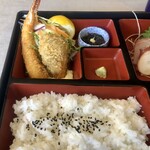 シーフードレストランネプチューン - 揚げ物、もずく酢、ごはん