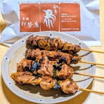 伊勢廣 - 料理写真:たれもも、レバーハツ