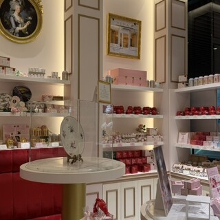 LE SALON DE NINA'S_2