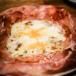 ニホンバシ ブルワリー トウキョウステーション - イタリアイタリア産プロシュートのビスマルク産プロシュートのビスマルク