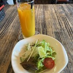 オステリアケン - サラダとマンゴージュース