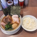 家系ラーメン大ちゃん - 少し前に来た息子のメニュー豪華だ…