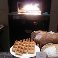 グランド キッチン - パン頼んだら焼き入れてくれました。最高！