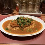 白洋亭 - とんかつほうれん草カレー
