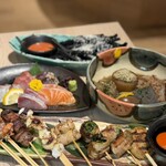 炭と海鮮と串焼きと肴 とっとっと - 