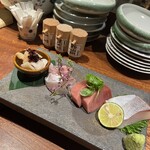 薄野 肉海鮮炉端 芯々 - つぶ貝　真鯛　鮪　縞鯵