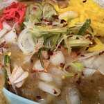 麺処 盛盛 - あんかけカレーそば　汁少なめに、玉ねぎ他トッピングしてズーム