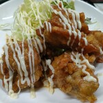 大衆食堂 みどりや商店 - 鶏唐揚げに甘酢とマヨネーズです