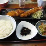 中華そば 麺や食堂 - ランチＤセットの「チキンカツ＆エビフライ＆ライス＆もやしサラダ＆ひじき」