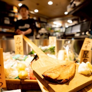 昭和の雰囲気を楽しむノスタルジックな炉端居酒屋