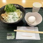 はなまるうどん - 料理写真:玉とろぶっかけ(小・温) 620円玉とろぶっかけ(小・温) 620円　※無料胡麻投入済