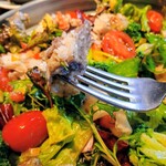 RIGOLETTO　TAPAS　LOUNGE - メカジキのコンフィとフルーツトマトのサラダランチ1500円(バケット、スープ、ドリンク付き♫)このメカジキが本当ホロホロ…しっとりシトロンでさっぱりです笑✨✨   