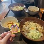 旨辛にくそば 市役所、すぐそば - 