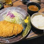 勝烈亭 新市街本店 - 六白豚のロースカツ御膳