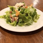 レストランＤｏｎ - カリカリベーコンとガーリックチップのサラダ
