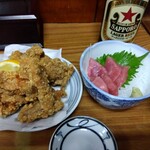 大衆酒蔵 ふじ - 唐揚げハーフと本マグロブツ