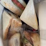 アサカベーカリー - サンドイッチの厚さはこんな感じ…